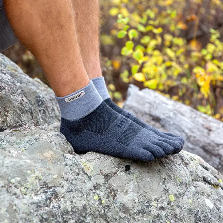 Injinji Unisex Trail Midweight Mini-Crew Running Socks in Granite AW25