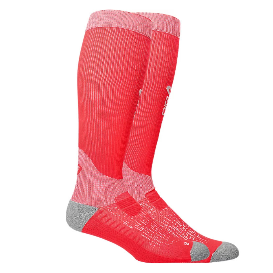ASICS Unisex PERFORMANCE RUN COMPRESSION SOCK in Flash Red AW25