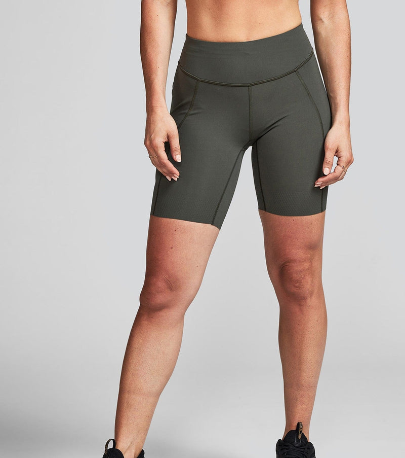 Janji Clothing Janji Women's 7 inch Pace Short in Carbon AW24 - Up and Running