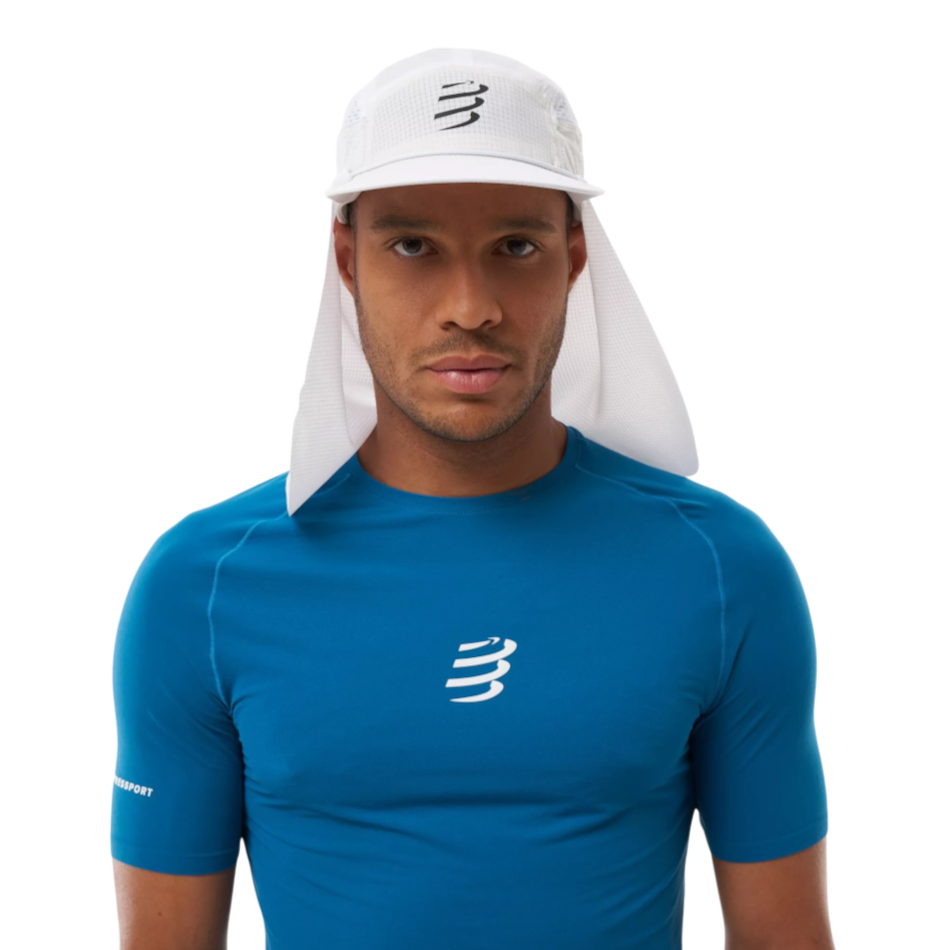 Up & Running Compressport white racing cap with removable neck protector worn by a male runner